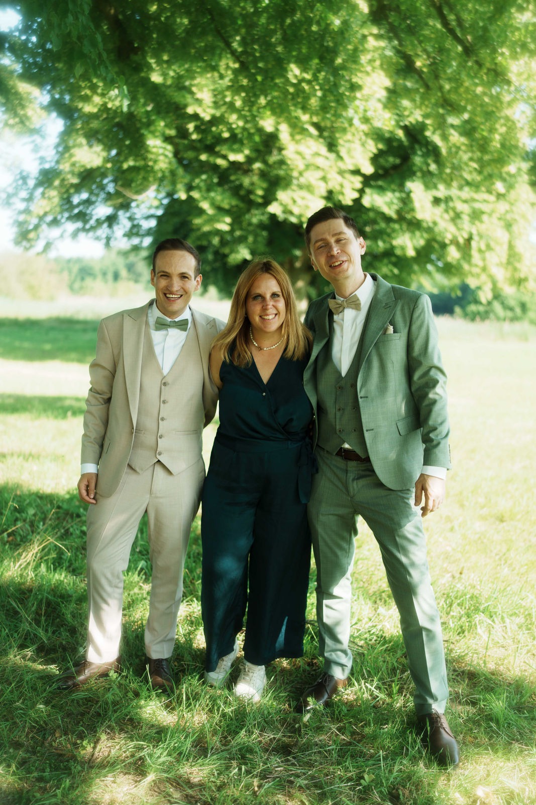 Trauung_hochzeit_frankfurt_und_umgebung Catharina Russell mit einem glücklichen Hochzeitspaar, nachdem sie die Planung übernommen hat.